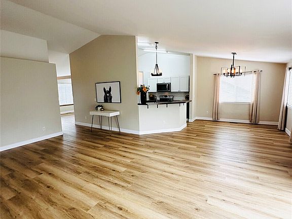 4th image of 1505 Milbanke Drive SE