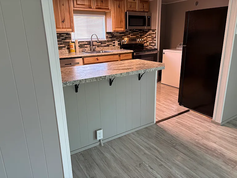 1013 Winslow Ave — Photo 3