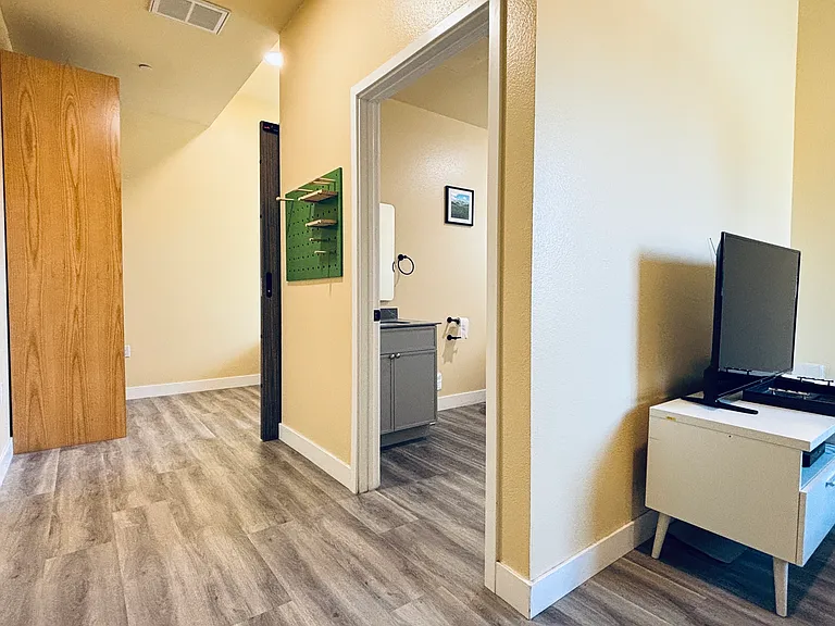 Private Room in 2 Bed 1 Bath Apartment. — Photo 14
