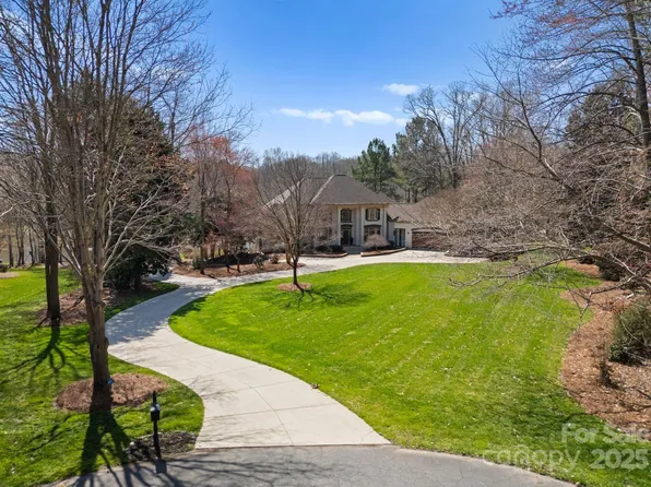 706 Eagle Point Ct, Matthews, NC 28104