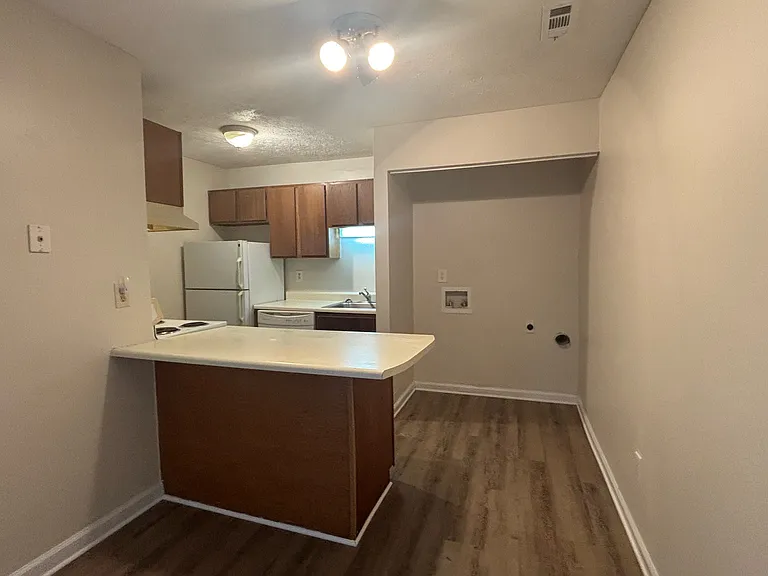 1123 Southwood Dr #4 — Photo 4