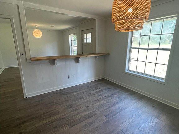 5th image of 104 Hillside Cir