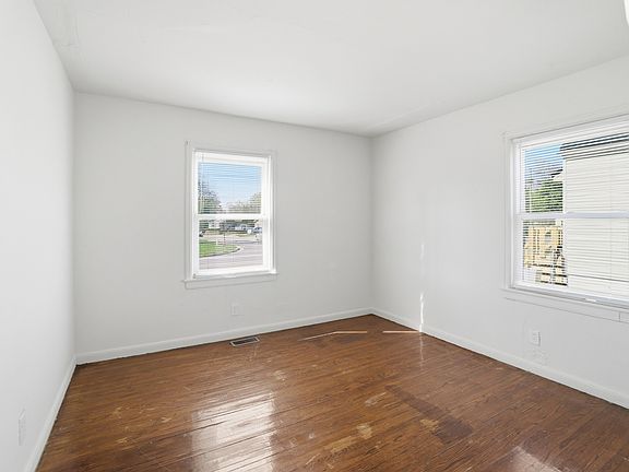 5th image of 601 E 4th St