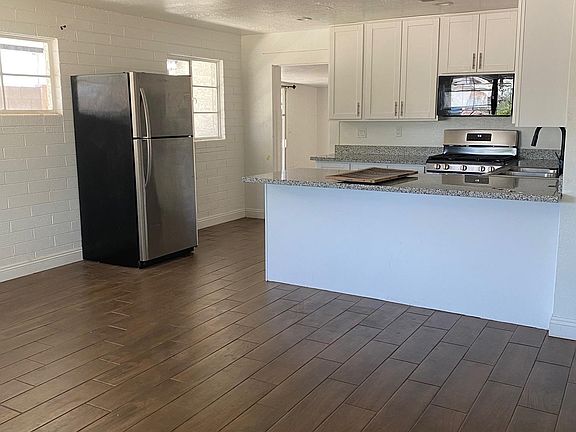 4th image of 2089 E Don Carlos Ave