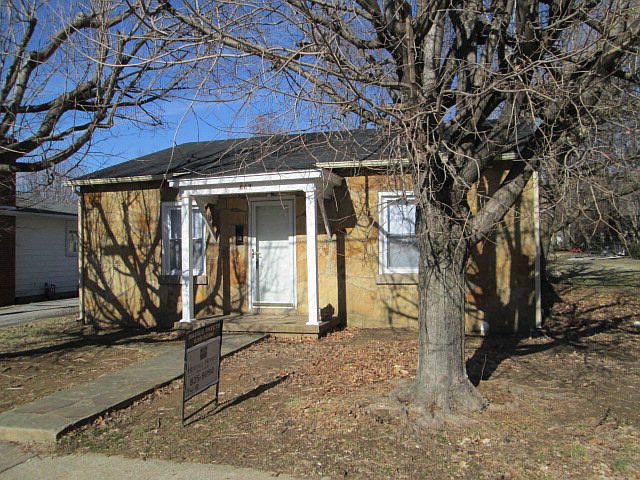 1st image of 669 Gordon Ave