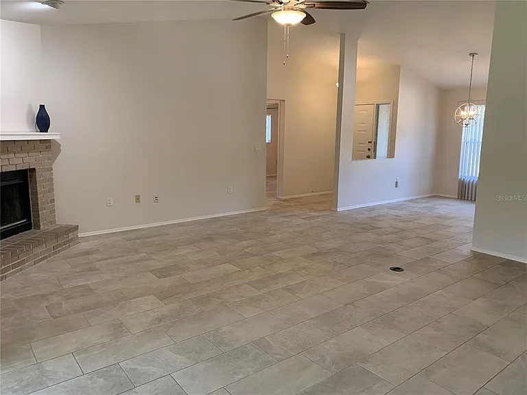 2193 Cork Oak St E — Photo 8