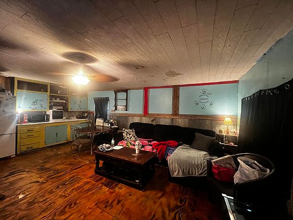 5th image of 123 E Wall St