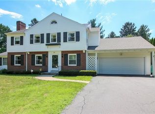 75 Pickwick Dr, Rochester, NY 14618