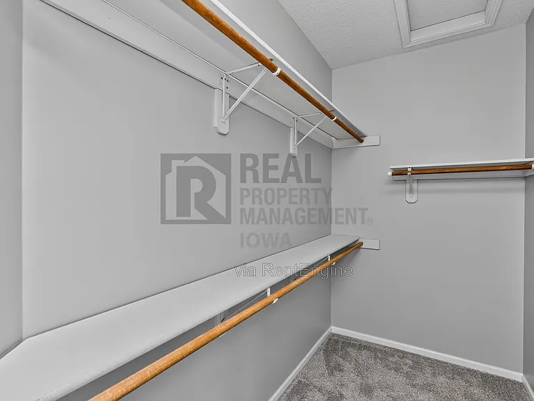 2305 NE Hanover Ct — Photo 21