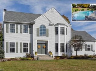 11 Canterbury Ln, Hackettstown, NJ 07840
