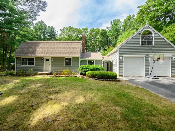 86 Edgewater Dr, Pembroke, MA 02359