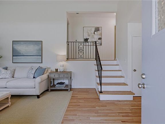 3rd image of 117 Canonchet Dr