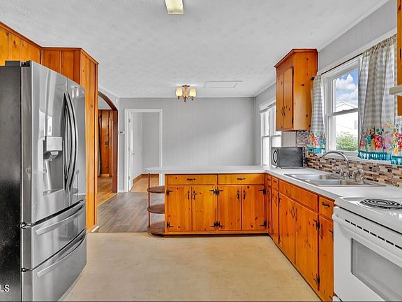 2nd image of 1025 Tip Top Ave