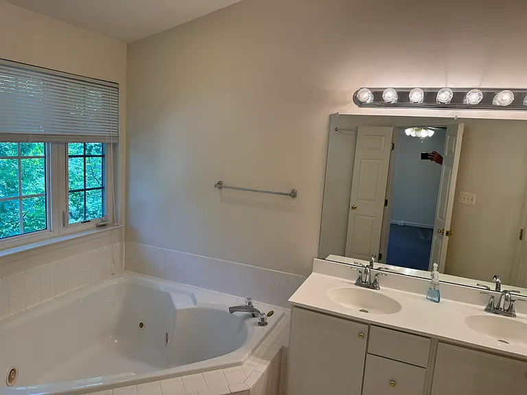 2743 Manhattan Pl — Photo 44