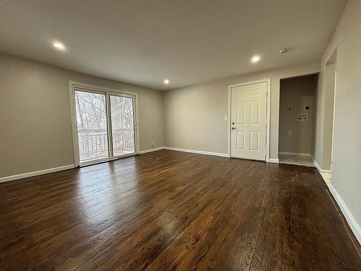 3 bed, 1225 sqft, $2,200 — Photo 2