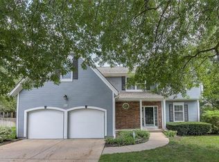8405 Lakeview Ave, Lenexa, KS 66219