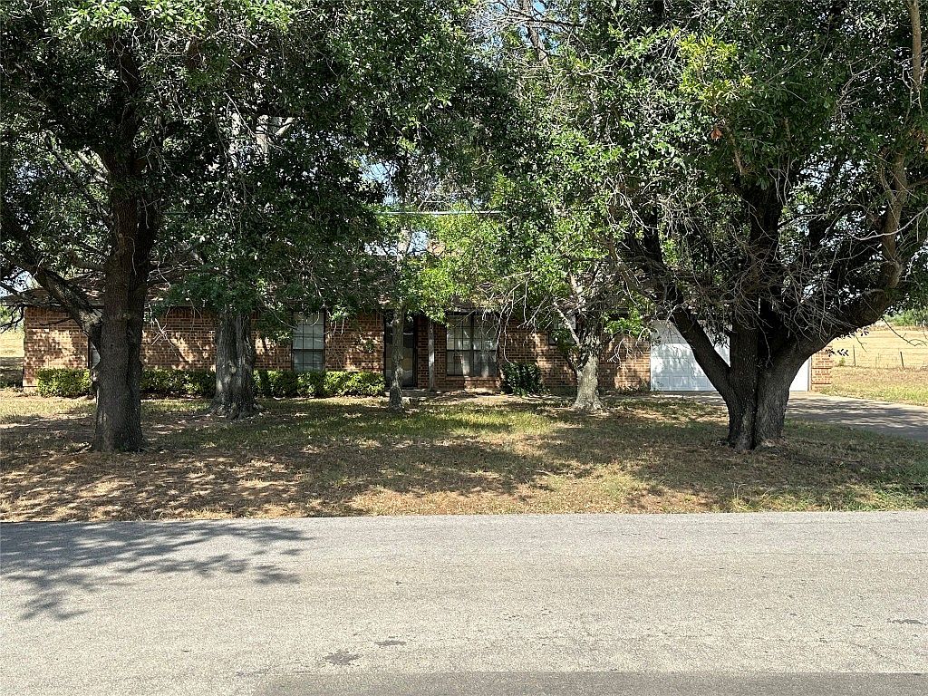 715 N Ave E, Springtown, TX 76082 Zillow