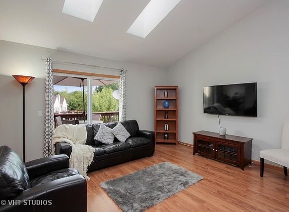 4th image of 1733 Maplewood Ct