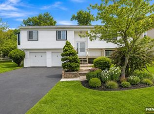 17 Lunn Ave, Bergenfield, NJ 07621
