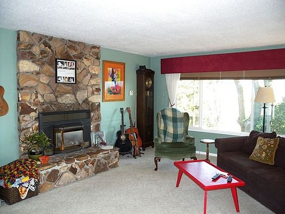 Gas Fireplace in Living Rm