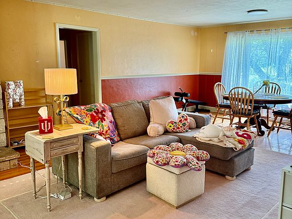 Living Room (occupied)