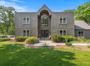 598 Garner Rdg, Delafield, WI 53018