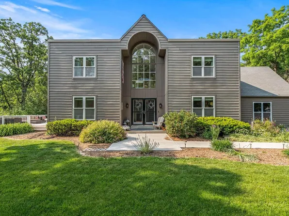 598 Garner RIDGE, Delafield, WI 53018