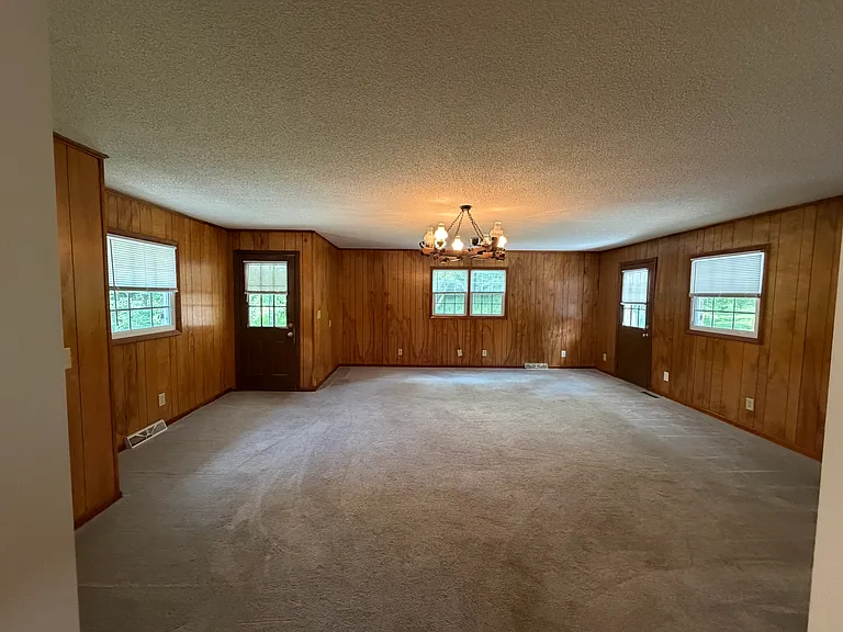 2406 Huffine Cir — Photo 3