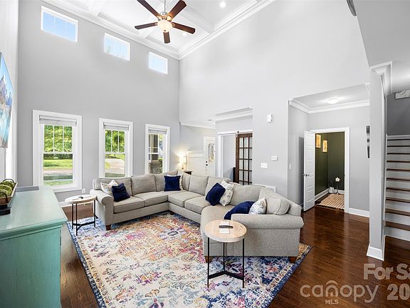 4th image of 1823 Allen St
