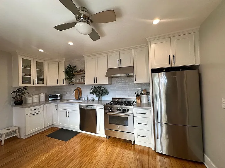 4956 Clinton St — Photo 9