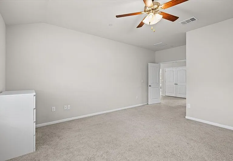 516 E Slaughter Ln — Photo 36