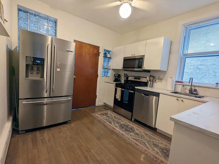 1458 W Belle Plaine Ave — Photo 15