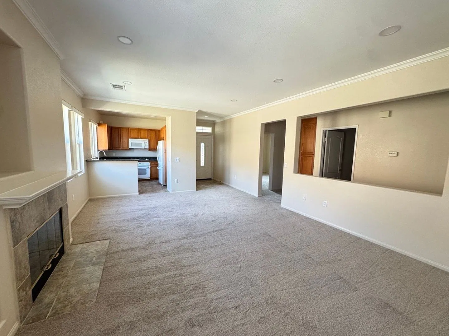 Sabre Springs Condo 2 Bedroom 2 Bathroom for Rent — Photo 4