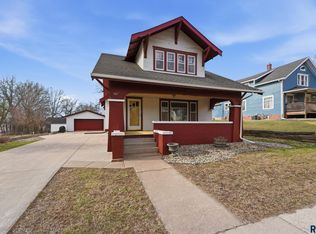 407 E 6th St, Dell Rapids, SD 57022