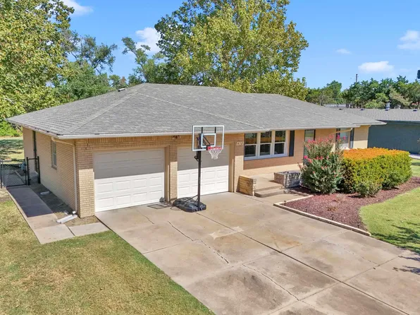 412 SE 11th St, Newton, KS 67114