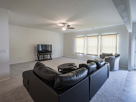 5th image of 106 Triple Crown Ct