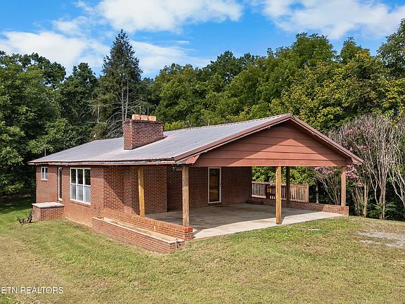 3rd image of 385 Gardenia Rd