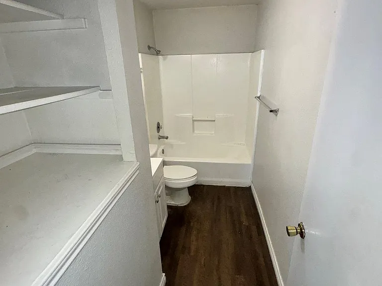 830 W Hutchins Pl #3 — Photo 9