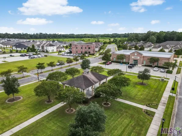 13021 N Vieux Carre Cir, Baton Rouge, LA 70818