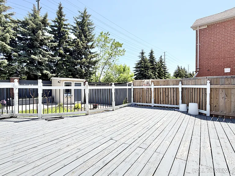 84 Olympia Cres #1 — Photo 11
