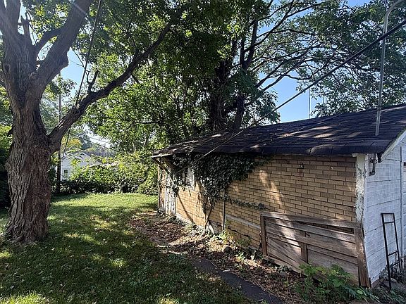 5th image of 1163 N Hill Ave