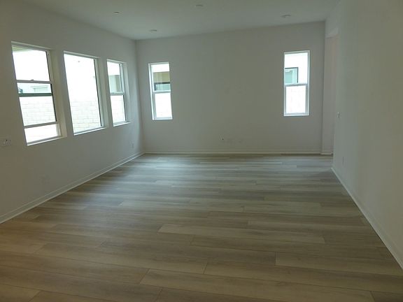 3rd image of 26915 Goldfinch Ln