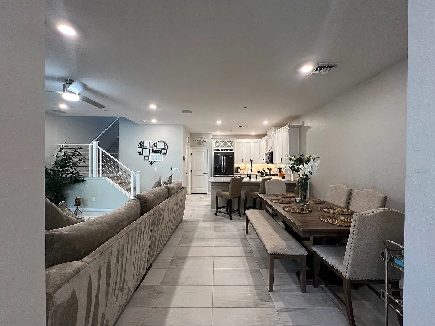 Move In Special Beautifully Upgraded 3bd/2.5ba Townhome In Summerlin! — Photo 4