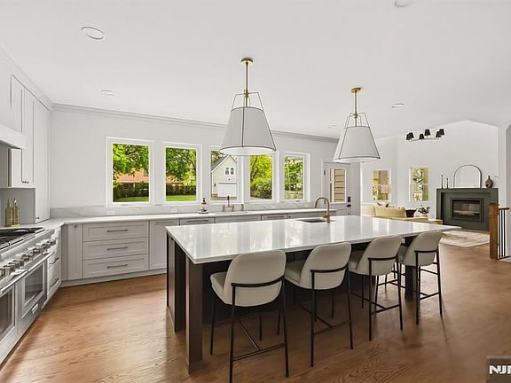 5th image of 120 Hope St