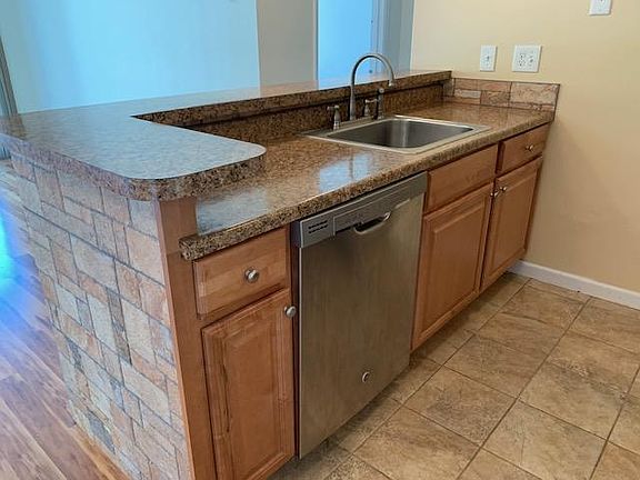3rd image of 147 Piccadilly Pl APT H