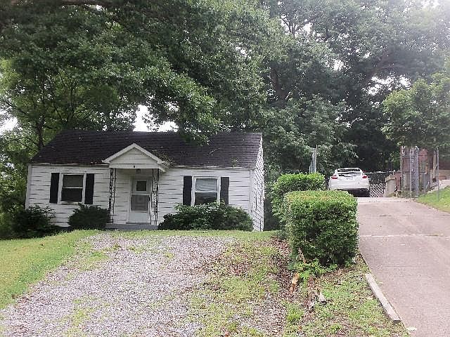 1st image of 904 Kirby Ave