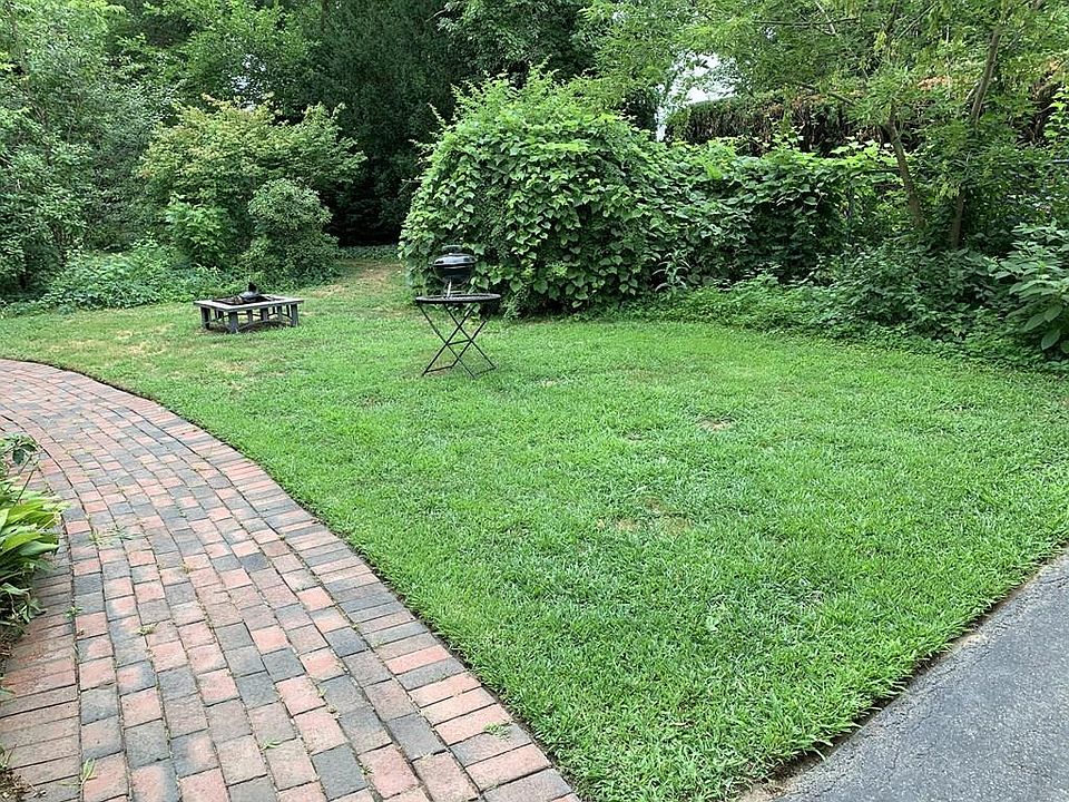2nd image of 253 Beaver St #2