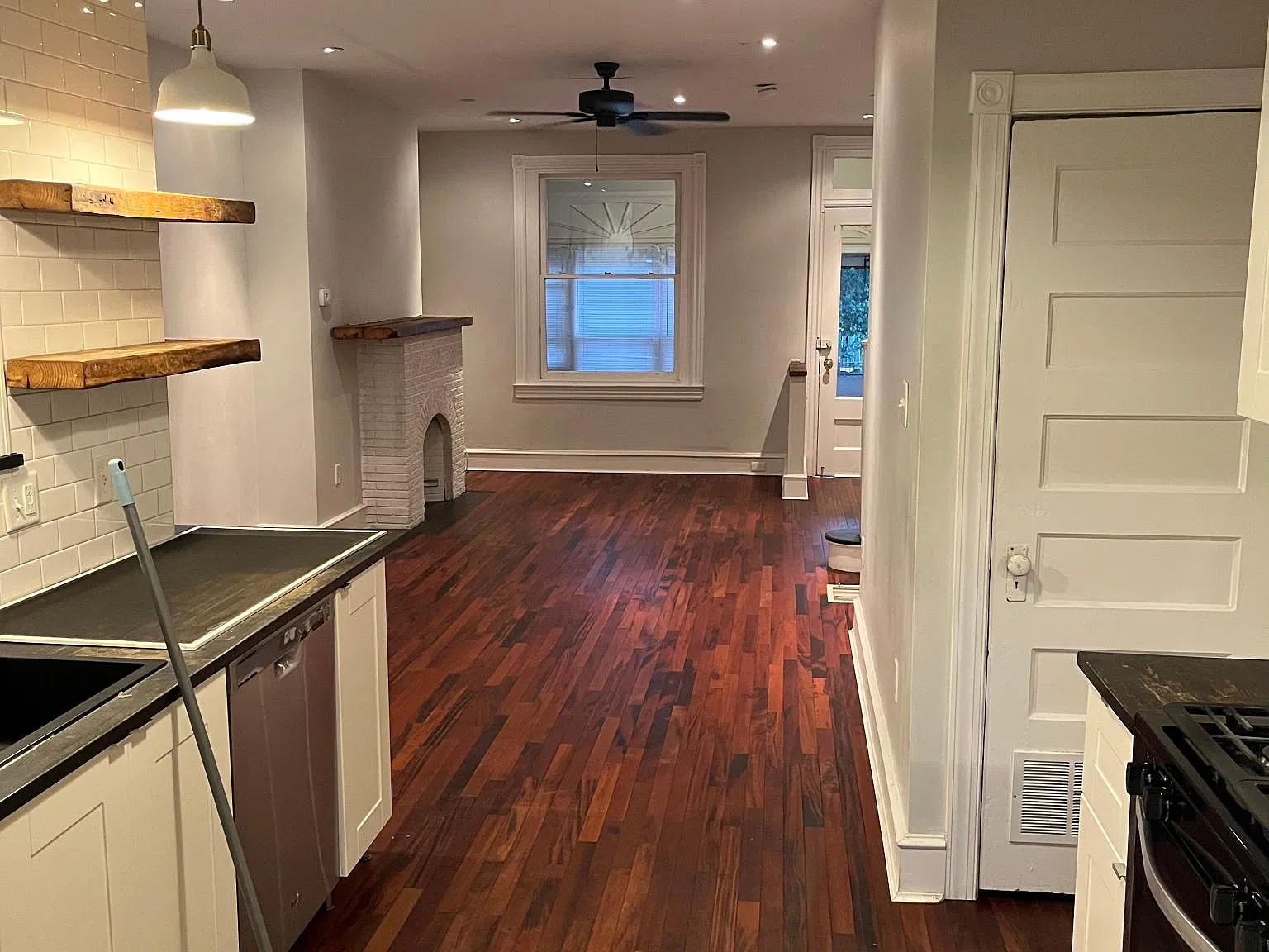 2823 W Stiles St — Photo 3