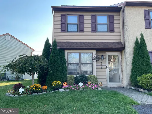 127 Redwood Dr, Quakertown, PA 18951