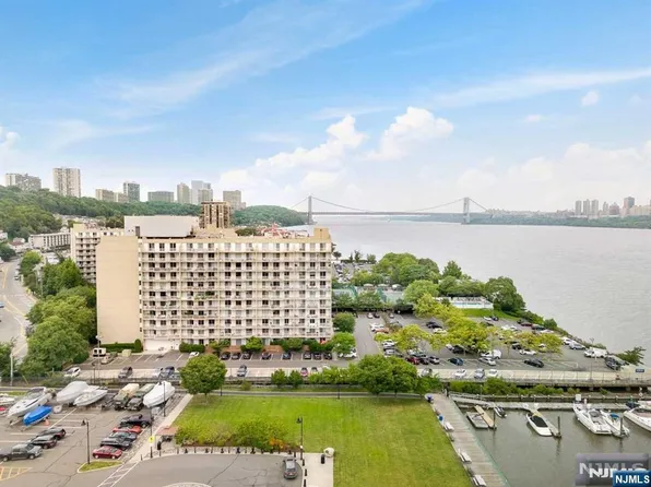 1055 River Rd APT 905, Edgewater, NJ 07020